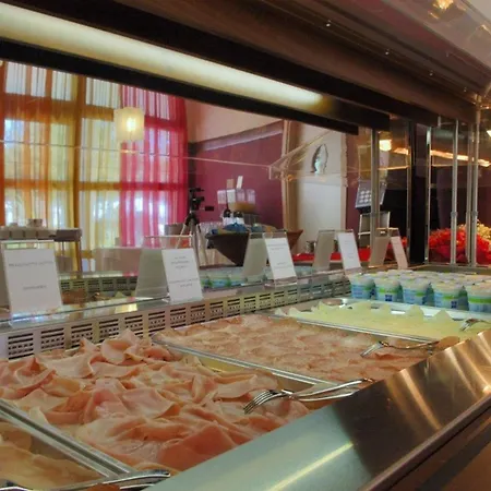 Elegant Located On The Gorgeous Coast Of Apartment